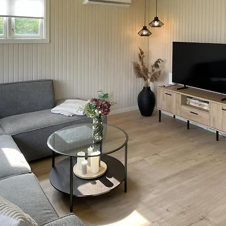 3 Bedroom Cozy In Nyaraló *