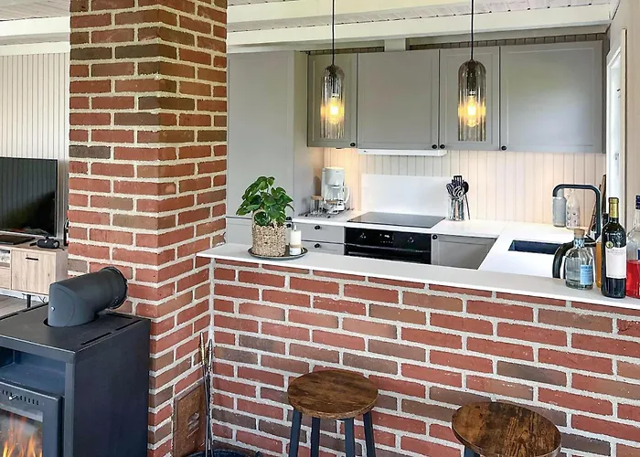 3 Bedroom Cozy In *