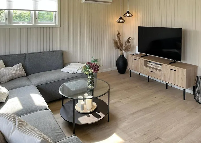 3 Bedroom Cozy In Feriehus *